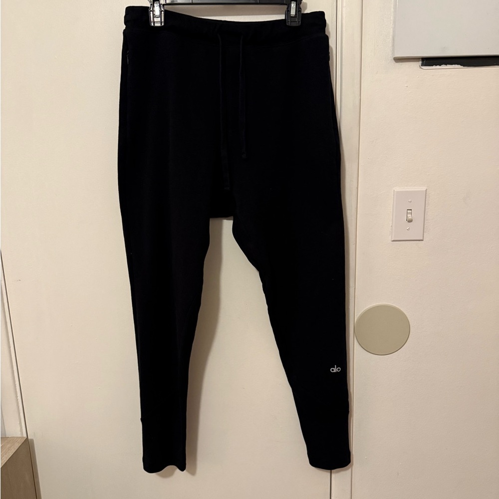 ALO Yoga Men's Black Joggers